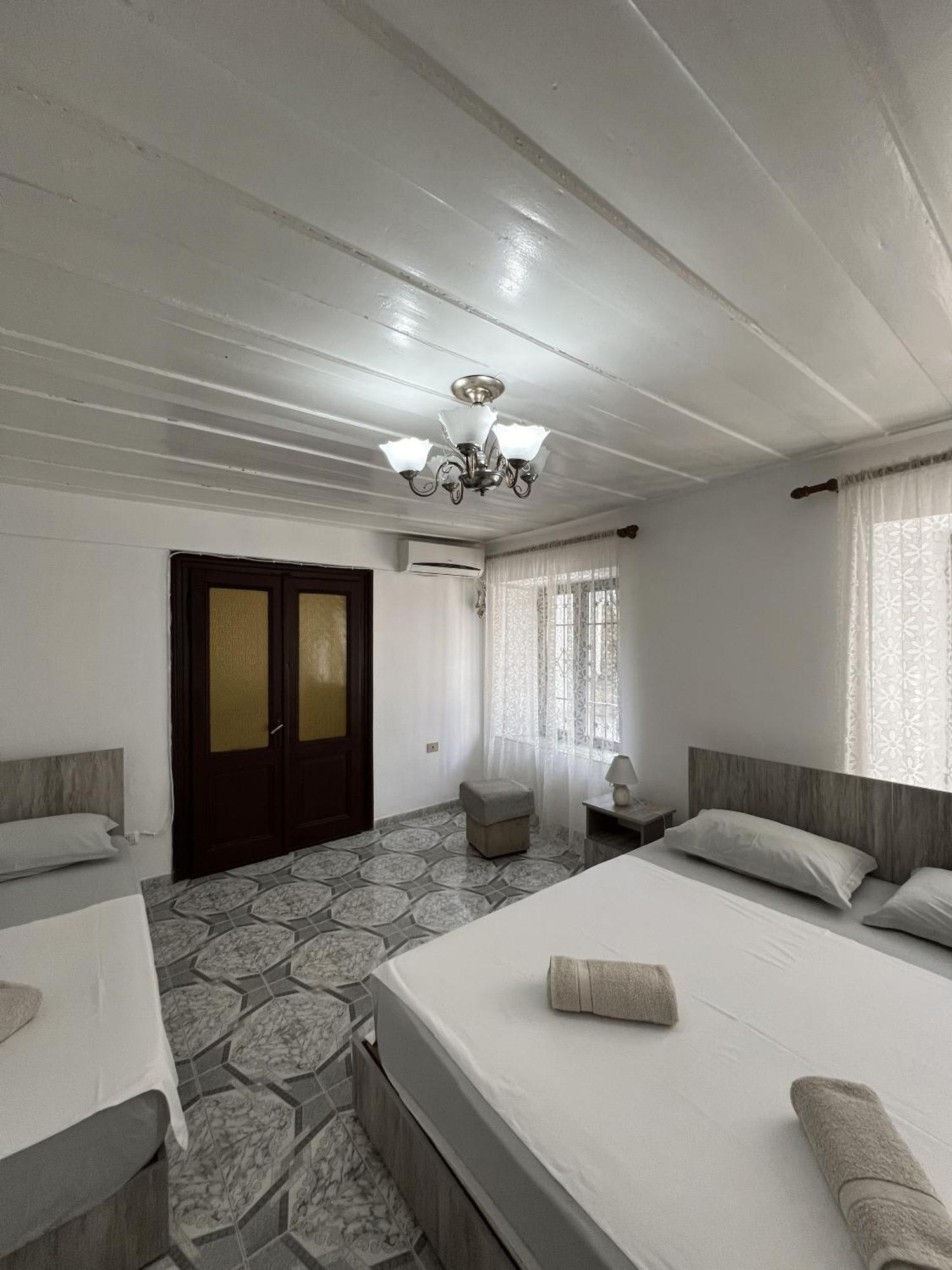 Onetwosleep Guesthouse Shkodër Eksteriør billede